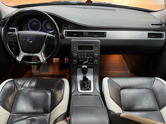 Volvo V70 6 of 15