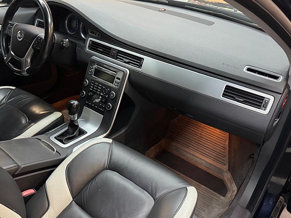 Volvo V70 9 of 15