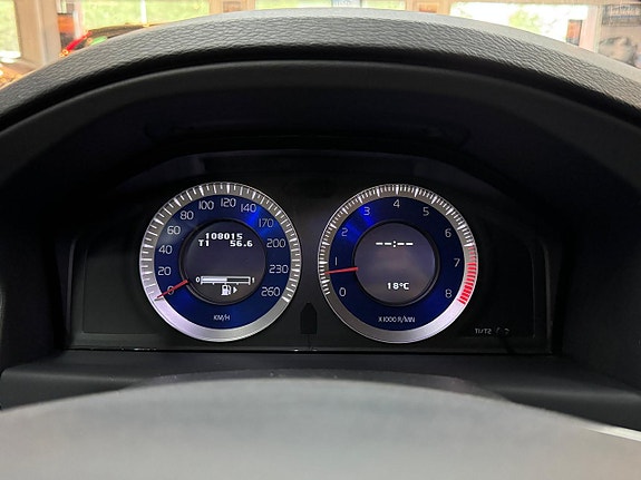Volvo V70 10 of 15