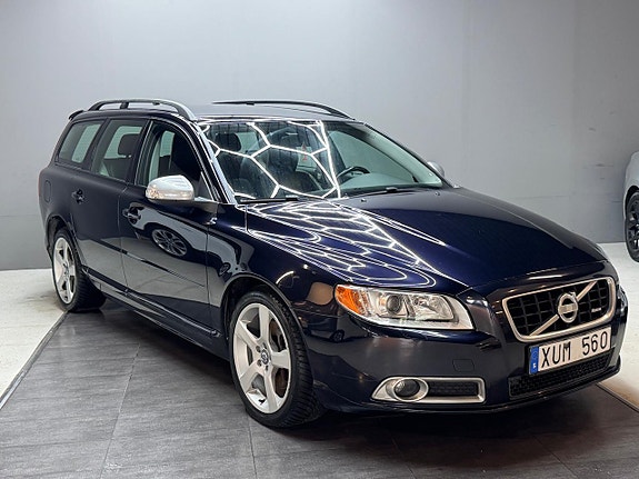 Volvo V70 2 of 15