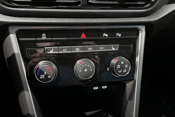 Volkswagen T-Roc 15 of 16