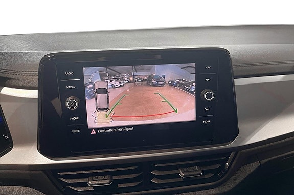 Volkswagen T-Roc 14 of 16