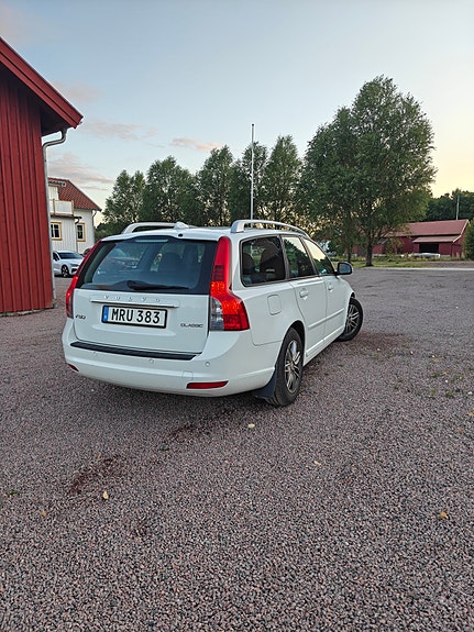 Volvo V50 3 of 18