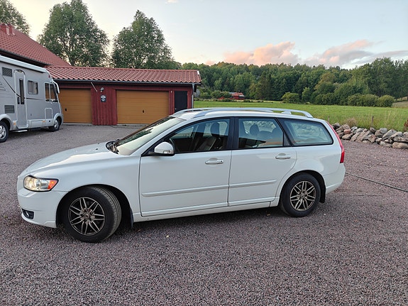 Volvo V50 2 of 18