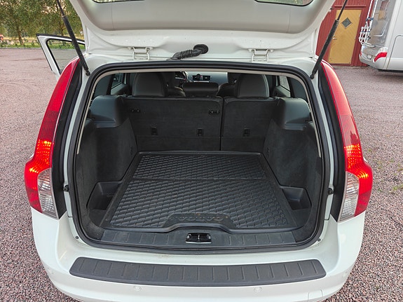 Volvo V50 4 of 18
