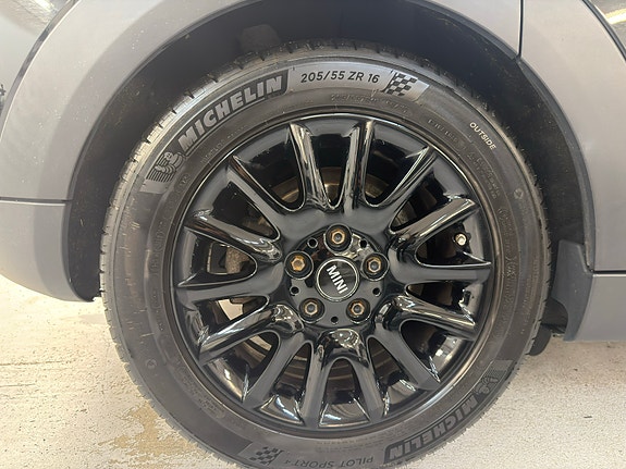 MINI Cooper 10 of 12
