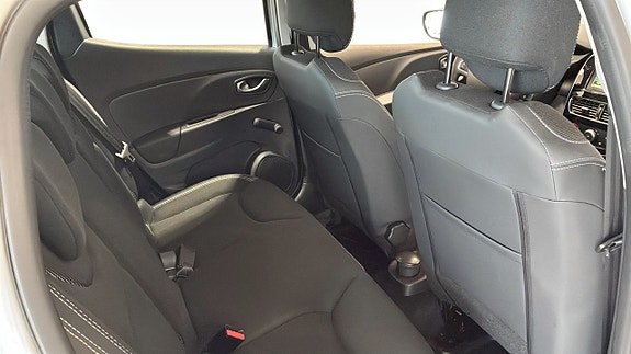 Renault Clio 21 of 23