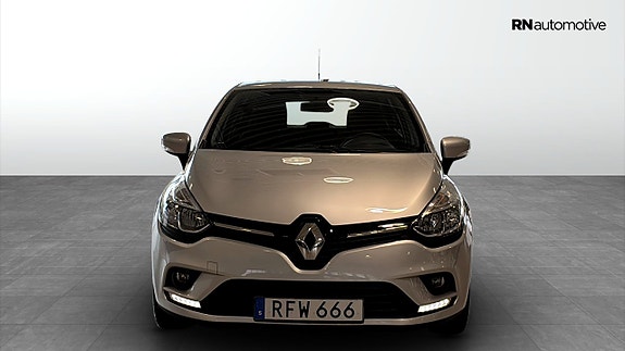 Renault Clio 8 of 23