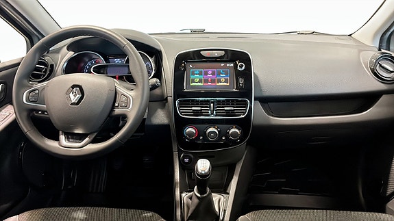 Renault Clio 12 of 23