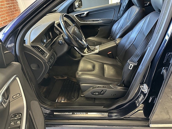 Volvo XC60 16 of 22