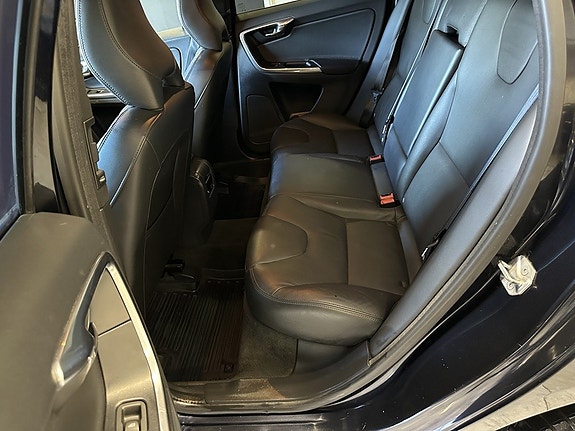 Volvo XC60 18 of 22