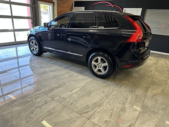 Volvo XC60 3 of 22