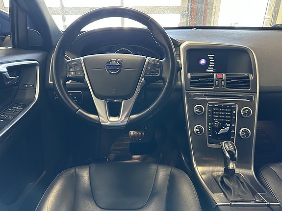 Volvo XC60 6 of 22
