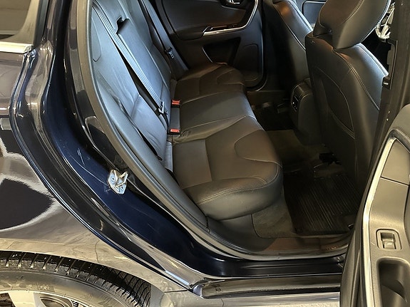 Volvo XC60 19 of 22