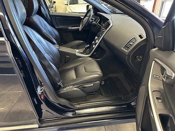 Volvo XC60 17 of 22