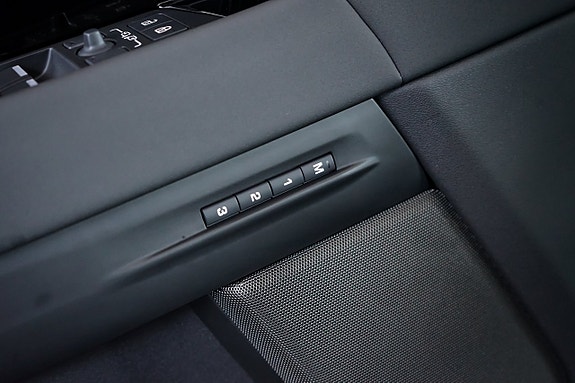 Land Rover Range Rover Evoque 28 of 30