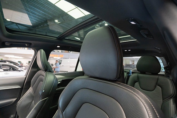 Volvo XC90 12 of 30