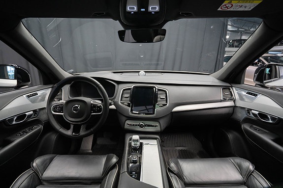 Volvo XC90 13 of 30