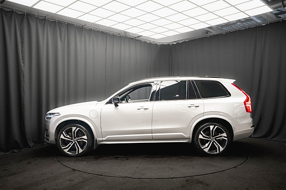 Volvo XC90 10 of 30