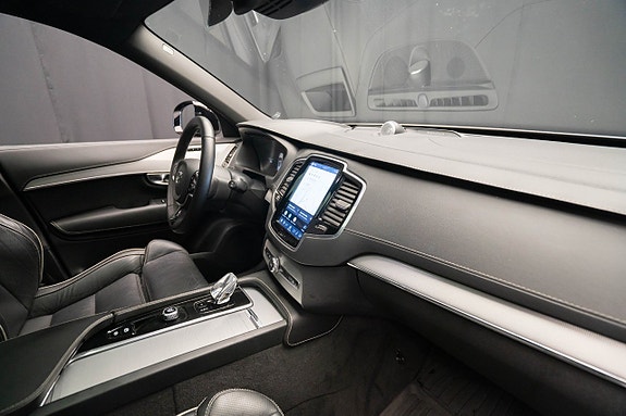 Volvo XC90 25 of 30