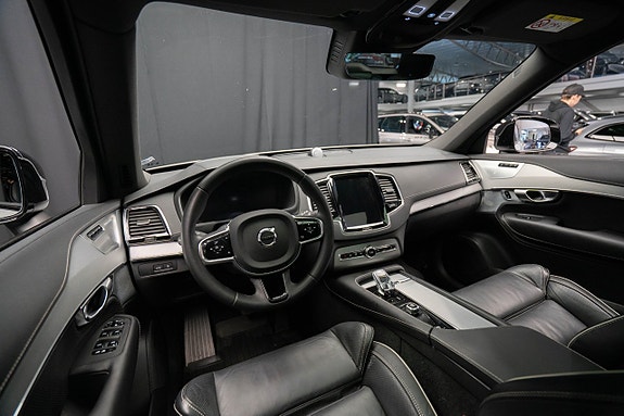 Volvo XC90 11 of 30