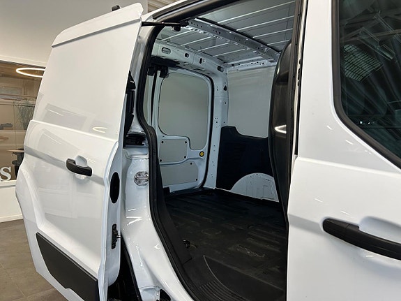 Ford Transit Connect 10 of 19