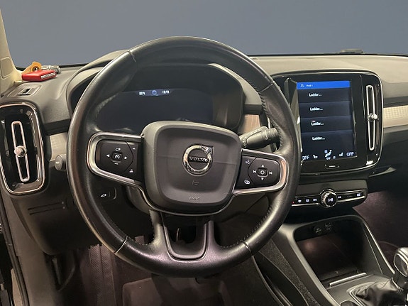 Volvo XC40 5 of 9