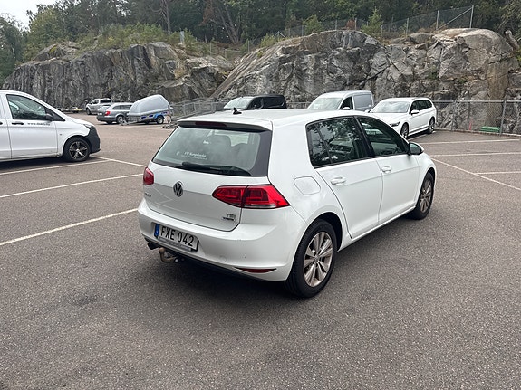 Volkswagen Golf VII 4 of 12
