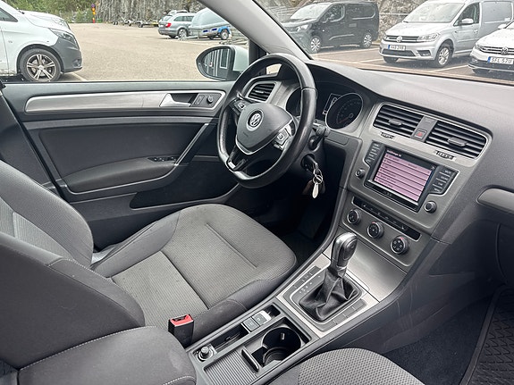 Volkswagen Golf VII 7 of 12
