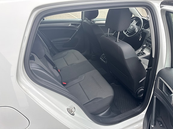 Volkswagen Golf VII 8 of 12