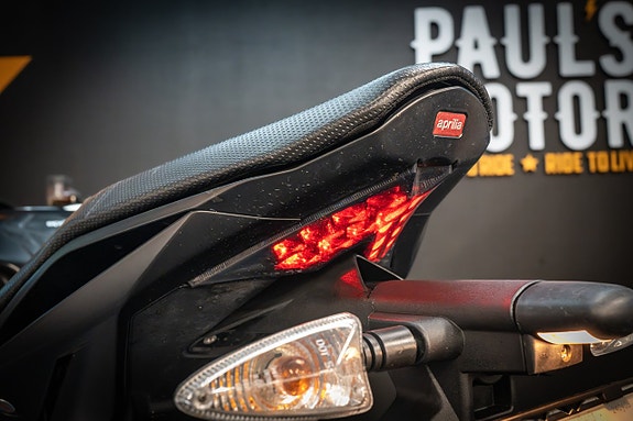 Aprilia Tuono V4 R 1000 13 of 24