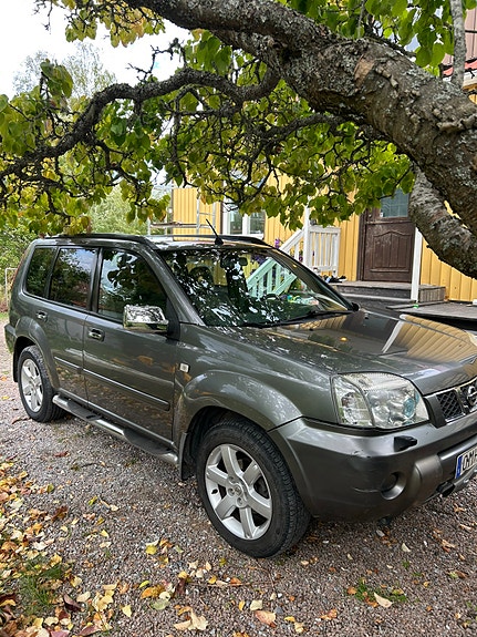 Nissan X-Trail 2 of 3