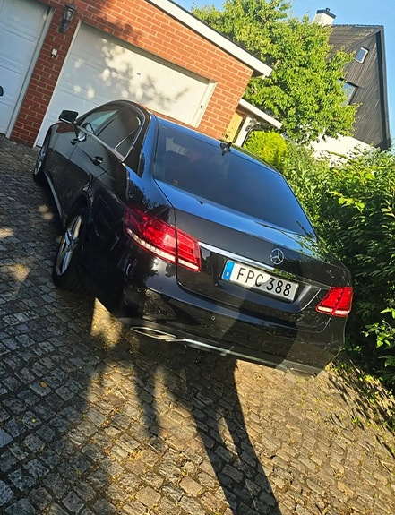 Mercedes-Benz E220 8 of 8