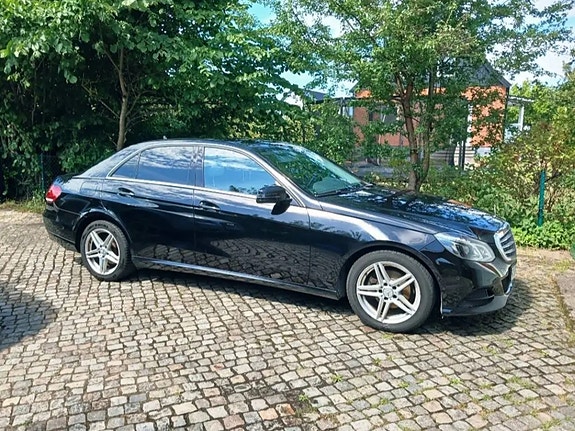Mercedes-Benz E220 3 of 8