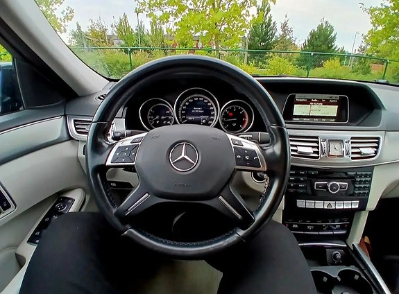 Mercedes-Benz E220 5 of 8