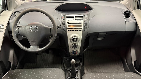Toyota Yaris 9 of 14
