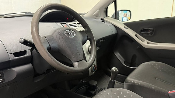 Toyota Yaris 10 of 14