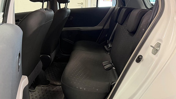 Toyota Yaris 14 of 14