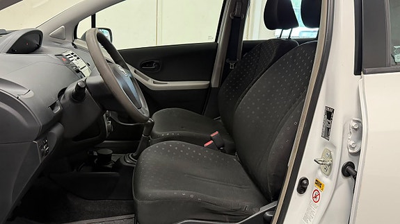 Toyota Yaris 11 of 14