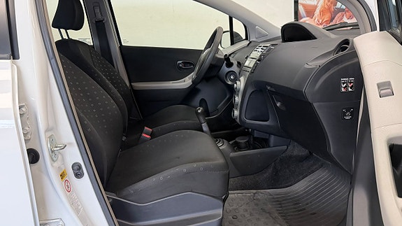 Toyota Yaris 13 of 14