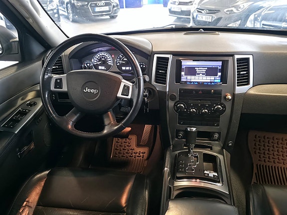 Jeep Grand Cherokee 9 of 11