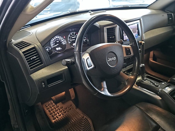 Jeep Grand Cherokee 8 of 11