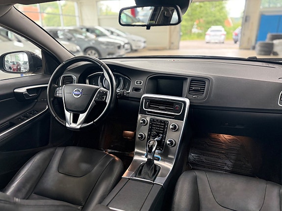 Volvo V60 10 of 16