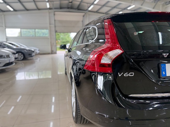 Volvo V60 12 of 16