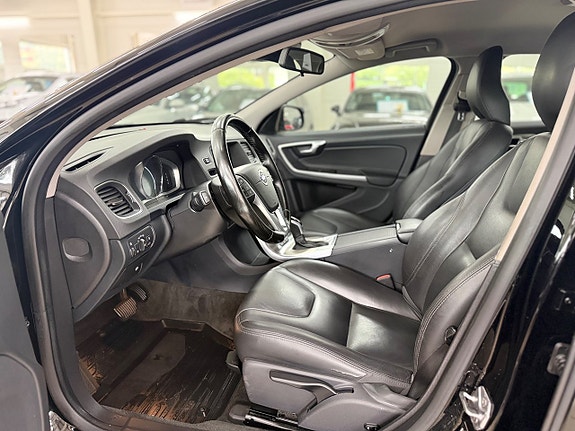 Volvo V60 7 of 16