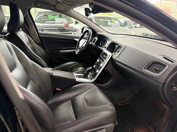 Volvo V60 9 of 16