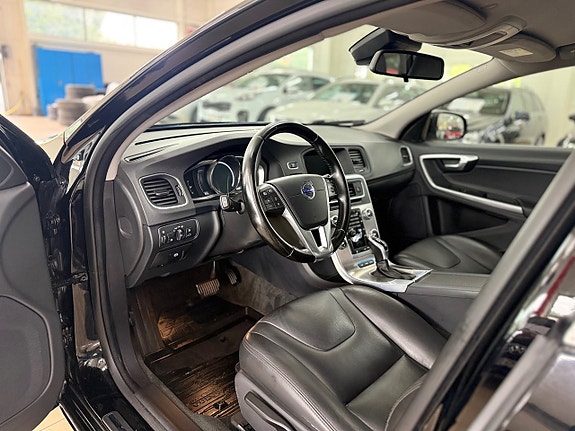 Volvo V60 8 of 16