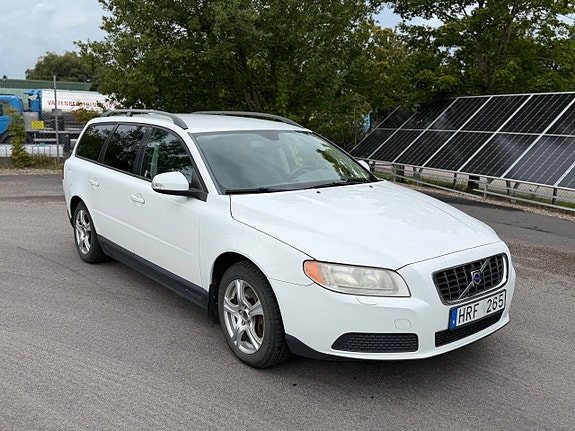 Volvo V70 3 of 5