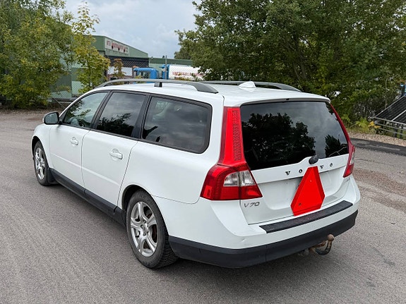Volvo V70 2 of 5