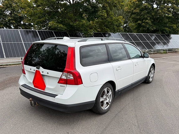 Volvo V70 4 of 5